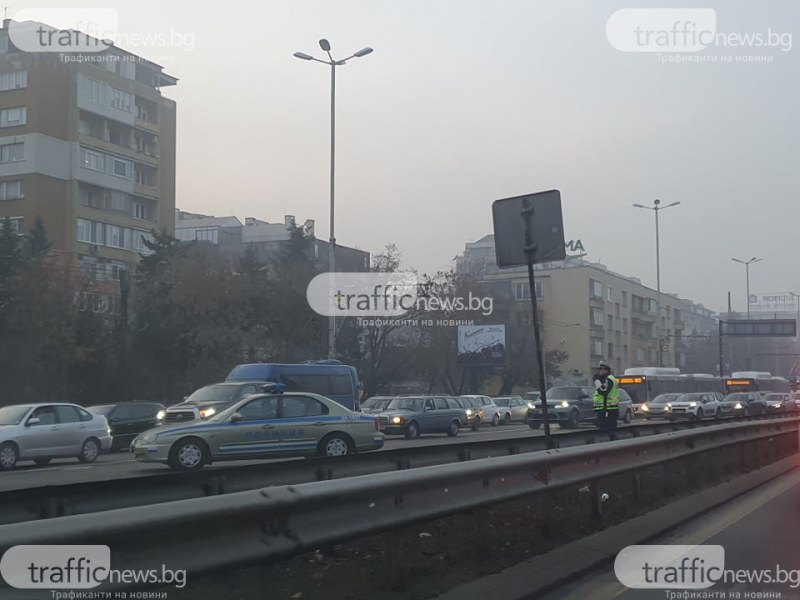 Пуснаха движението по Цариградско шосе в София след като източиха цистерна с газ