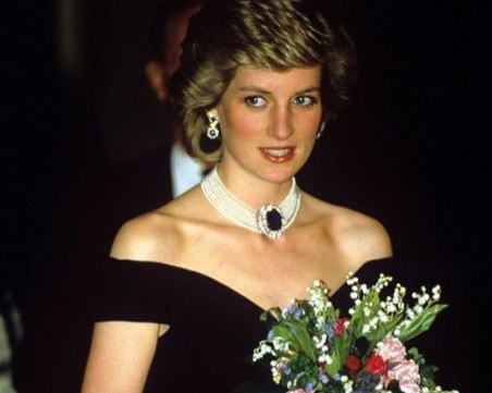 Британец купи рокля на принцеса Даяна за 220 000 лири