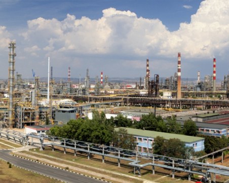 Глобяват рафинерията на 
