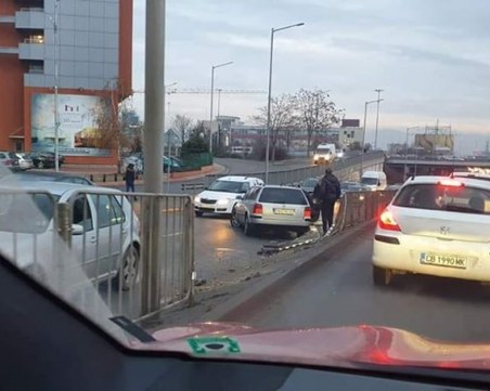 Пазарджиклия предизвика катастрофа, затапи движението в столицата