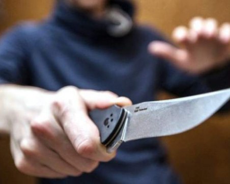 Пиян мъж от Пловдив извади нож на полицаи