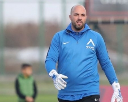 Приключението на Ники Михайлов в Левски май приключи