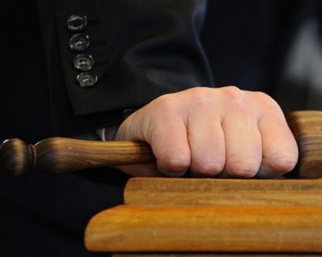 Съдът наложи глоба на мъжа, нанесъл побой на учителка