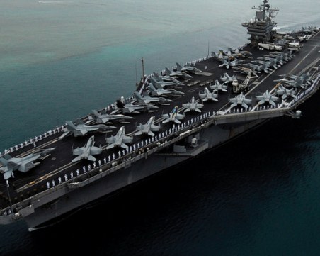 Единственият самолетоносач на Русия избухна в пожар