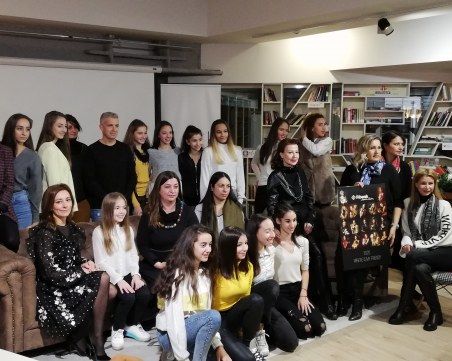 Fibank и Златните момичета представиха благотворителен календар с опашати приятели