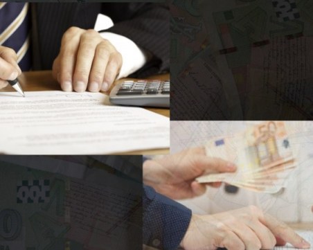 Лихвар от Карловско раздал кредити на над 100 души, прибрал коли и жилища като залог