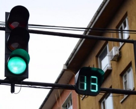 Светофар падна на кръстовище в центъра на София