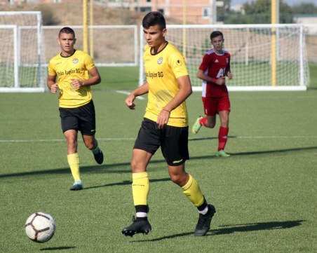 Талант на Ботев: Мечтая да играя на Колежа