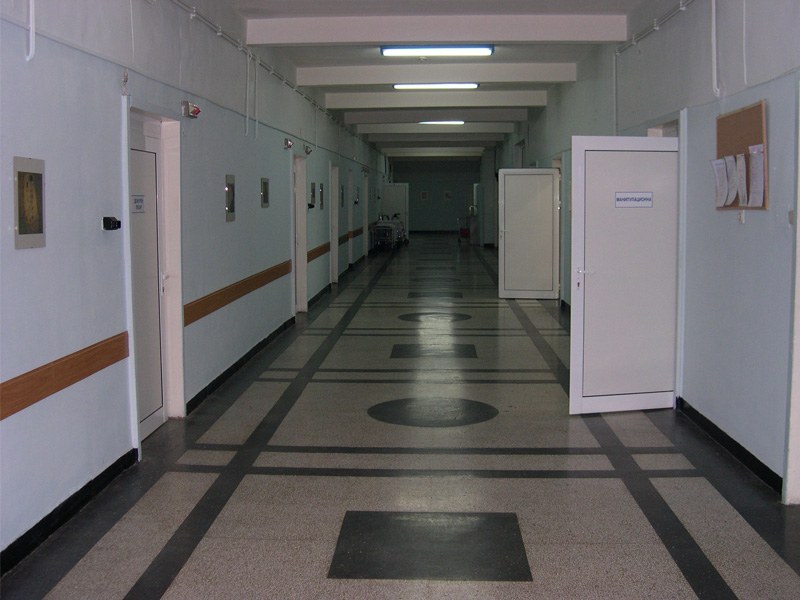 Прокурори обискираха болницата в Хасково