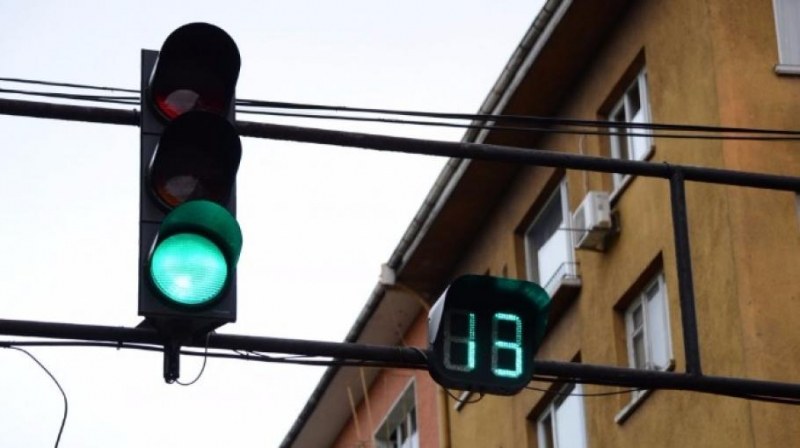 Светофар падна на кръстовище в центъра на София
