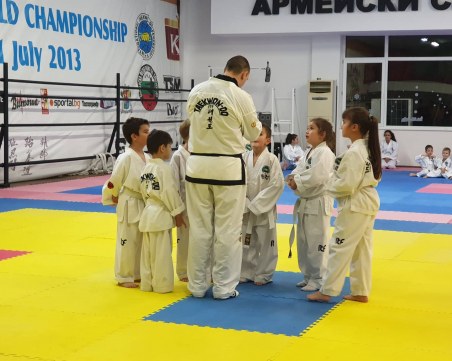 Над 70 таекуондисти на изпит за цветни колани в Пловдив