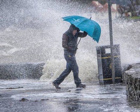 Поройни дъждове и опасни ветрове в Италия