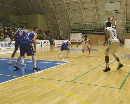 Трудна, но сладка победа за Академик Бултекс 99