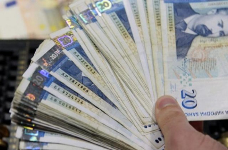 Изплащат социалните помощи за ноември до 20 декември