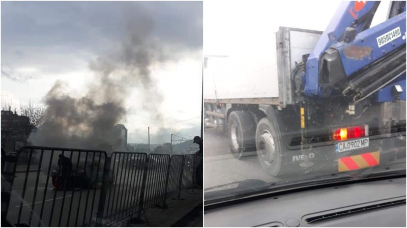 Пежо се запали в движение в столицата, друг шофьор се притече на помощ
