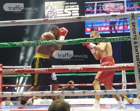 Тервел Пулев зарадва България с титла в Колодрума