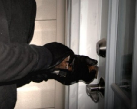 Задържаха крадците, от които цял Велинград пропищя