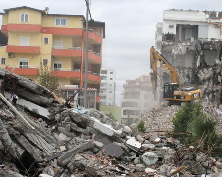 Арести в Албания заради рухналите сгради при силното земетресение