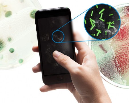 Какви микроби живеят върху мобилния ни телефон и колко са опасни те?