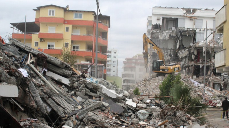 Арести в Албания заради рухналите сгради при силното земетресение