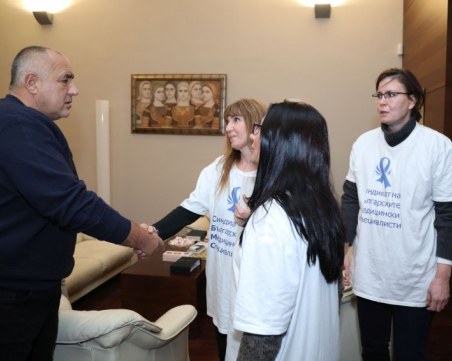 Борисов и медицинските сестри си стиснаха ръцете, вижте за какво се разбраха