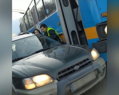 Шефът на тролейбусния шофьор, разменил юмруци  с друг водач: Разбрали са се 