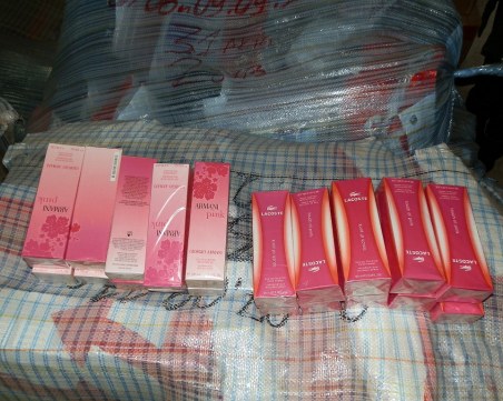 Митничари спипаха над 1200 контрабандни парфюми