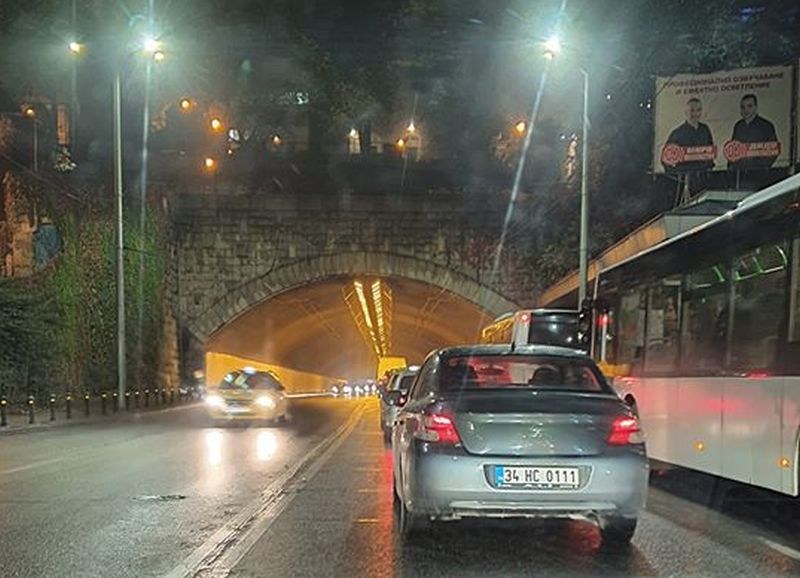 Катастрофа парализира движението в центъра на Пловдив, коли са блокирани в Тунела
