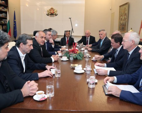 Бизнесът иска поетапно увеличаване на цените на тока