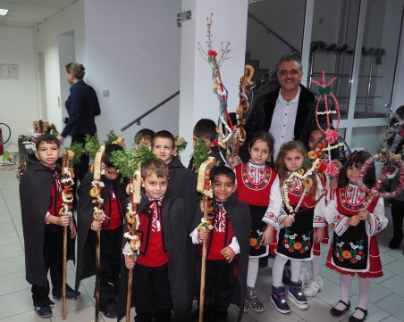 Деца-коледари от ДГ 