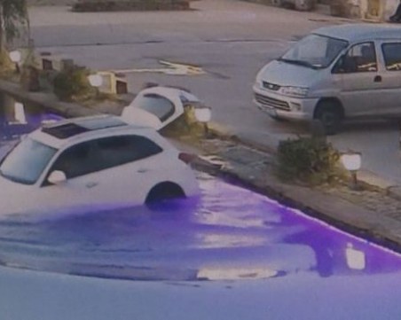 Куче подкара автомобил, натика го в езеро