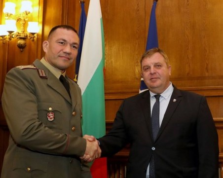 Кобрата вече е лейтенант от резерва