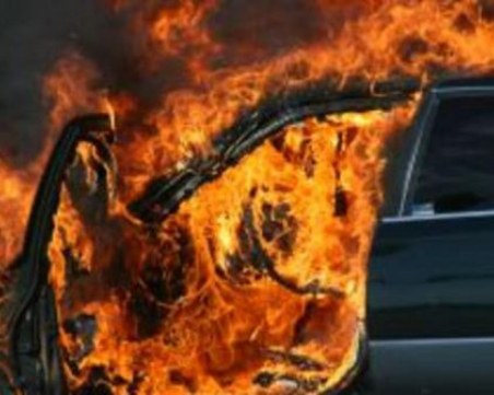 Курсант спаси ранена жена, 5 минути преди колата й да пламне