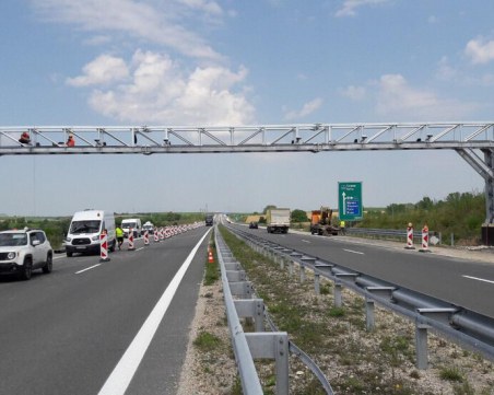 Поискаха оставката на Петя Аврамова заради приетите тол такси, готвят се протести