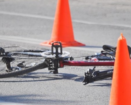 Цистерна блъсна и уби велосипедист