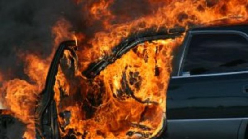 Курсант спаси ранена жена, 5 минути преди колата й да пламне
