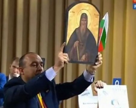 Българин с икона крещи към Путин: Много ви обичаме!