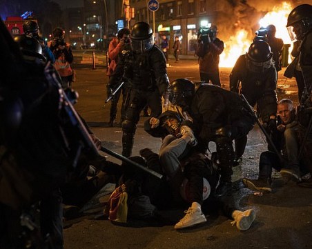 Близо 50 са пострадалите при сблъсъците около Ел Класико