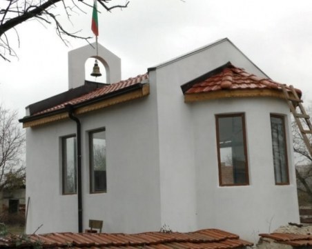 Хисарско село се радва на първия си параклис, търси помощ за изографисването му