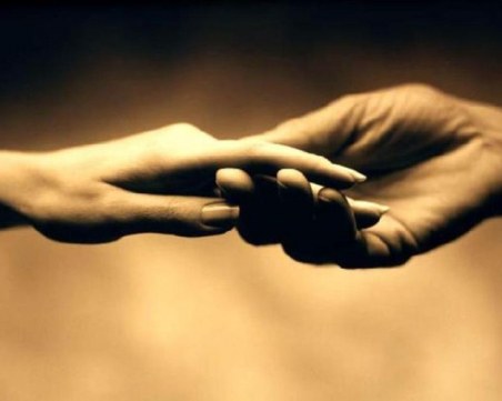 Търси се! Пловдивчанин издирва загадъчна непозната, пленила сърцето му в клуб