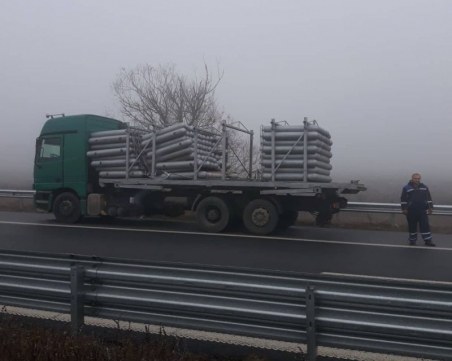 Цистерна с метан катастрофира на магистралата край Пловдив, полиция и пожарна отцепиха аутобана