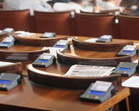 Депутатите с дълга коледна ваканция! Вижте колко дни ще е
