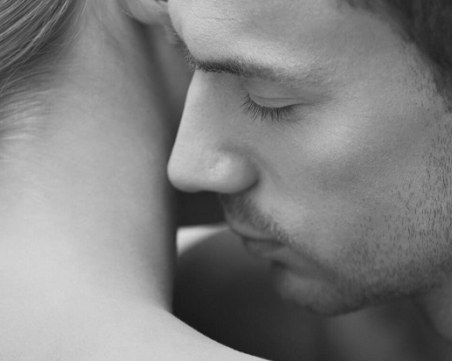 Десет признака, че той е луд по вас