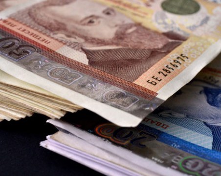 Минимум двойни възнаграждения на официалните празници