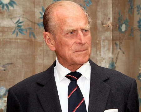 Принц Филип е приет в болница