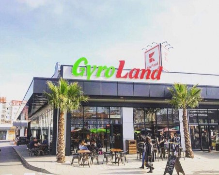 Заведението за гироси в Кючука изгоря с глоба, спипаха ги с разлика в касата