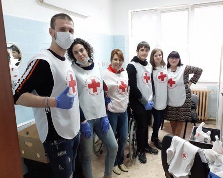 Доброволци дариха надежда на пациенти в пловдивска болница