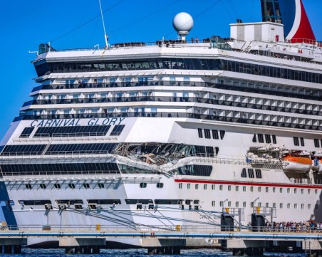 Катастрофа в океана: Удариха се два круизни кораба