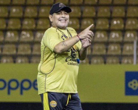 Марадона: Бях отвлечен от НЛО