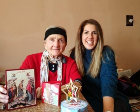 На Коледа не си сам! Пловдивски доброволци внасят коледния дух при самотни хора